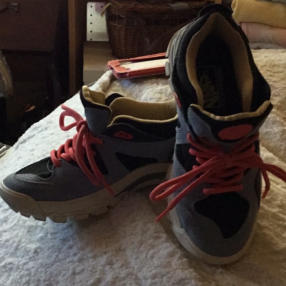 Vans - Picture 3 of 4